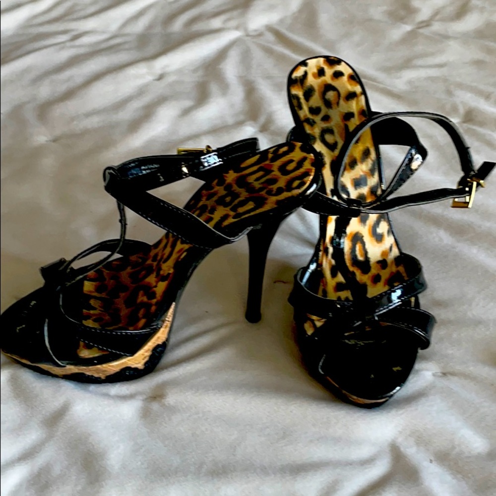 Stroppy heels with lace detail